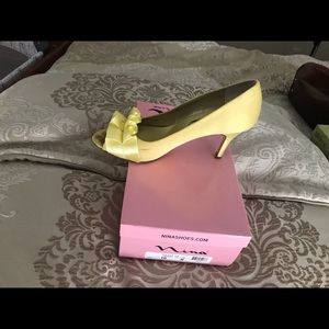 Canary dress shoe